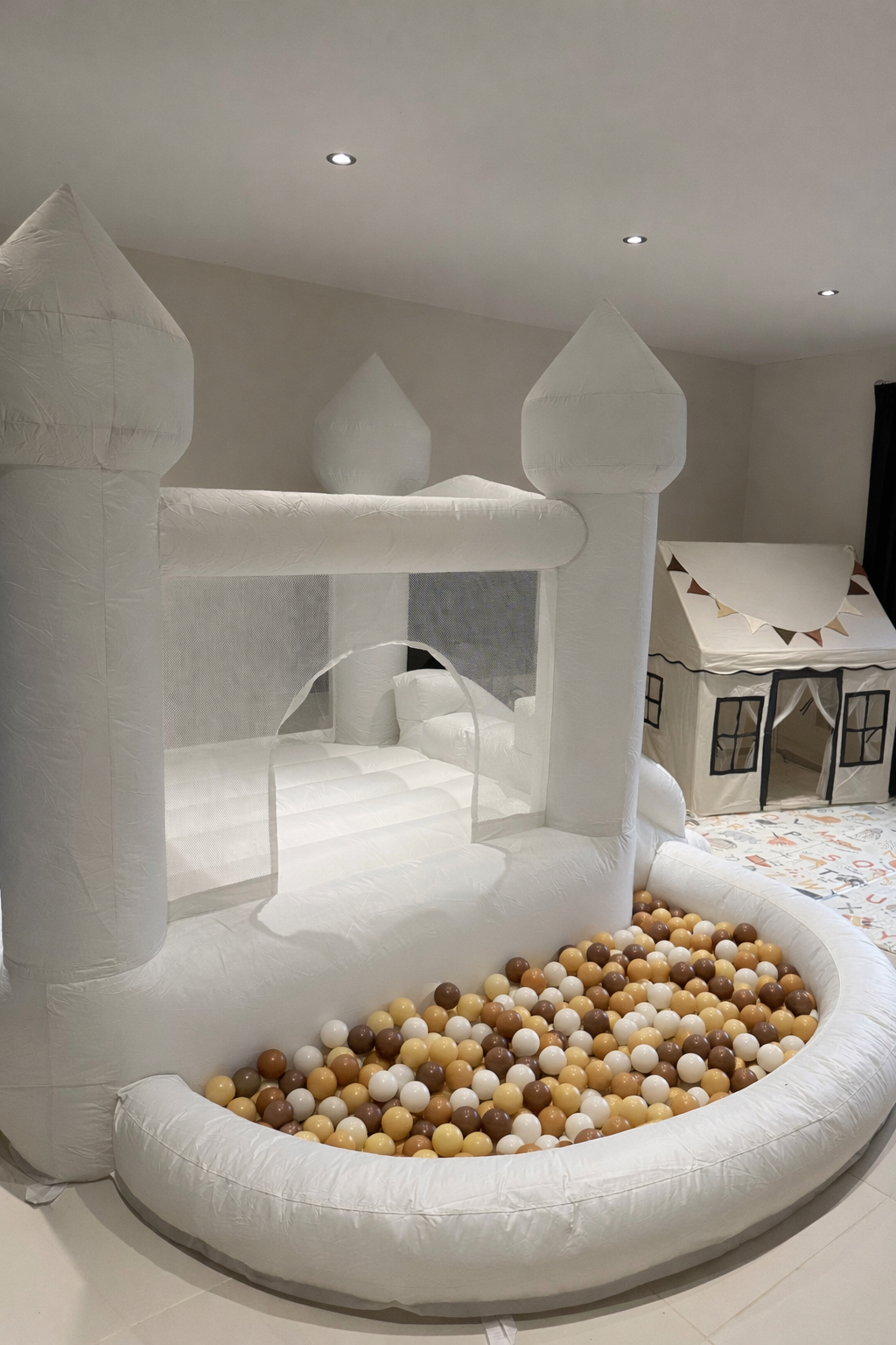 White luxury bouncy castle with ball pool